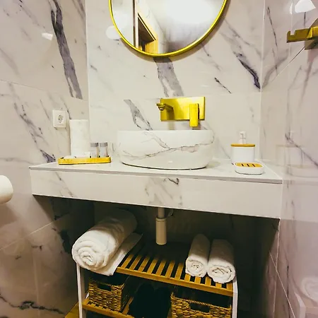 Townhouse ǁ Corino 호텔 비오그라드나모루