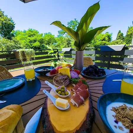 Townhouse ǁ Corino 4*